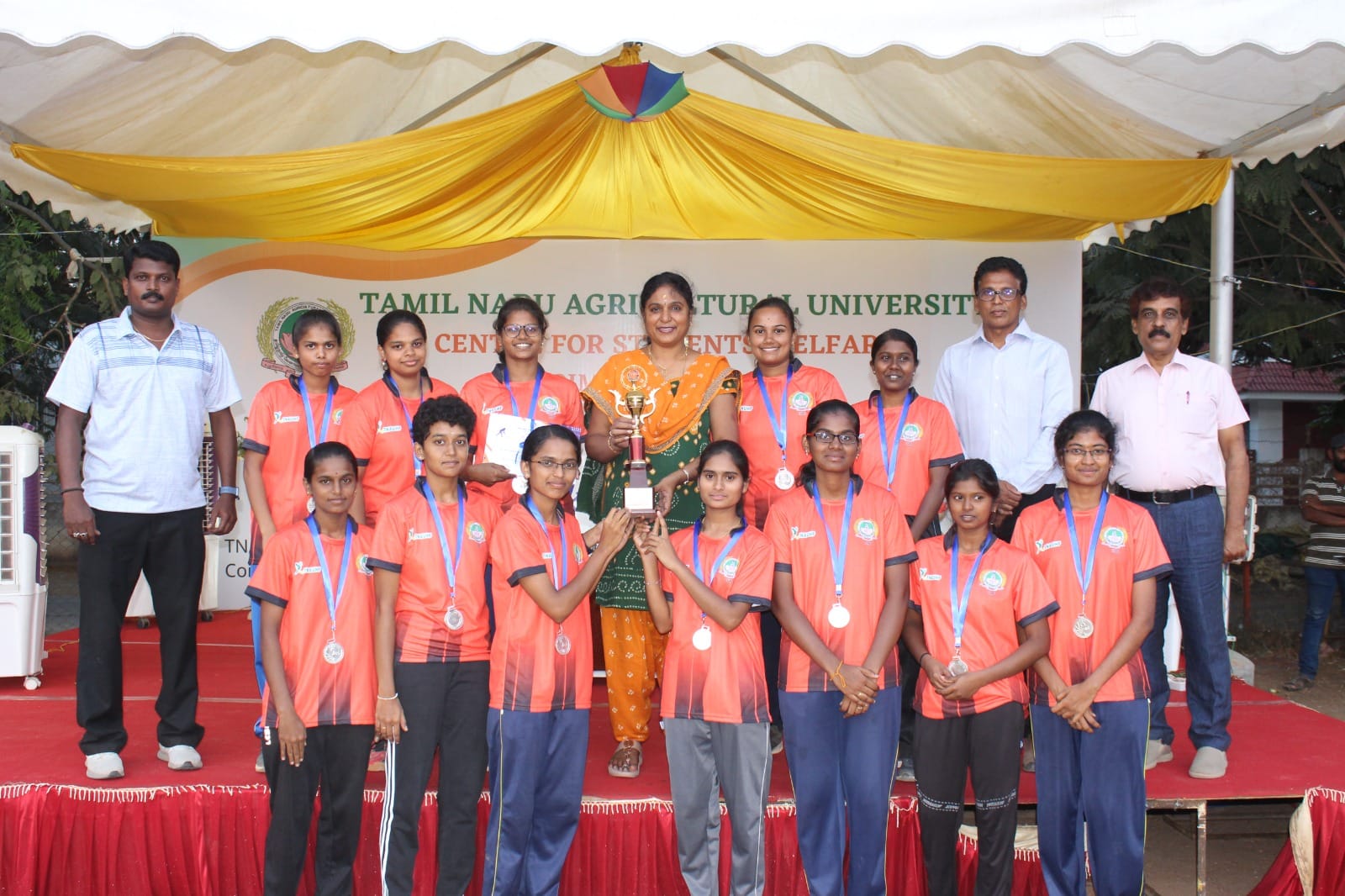 bharathiar-univ-forest-hockey-win-tnau-vc-trophy-hockey-tournament